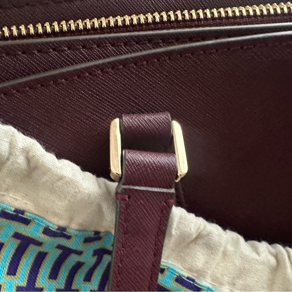 Tory Burch Robinson Saffiano Burgundy large tote - Picture 8 of 14